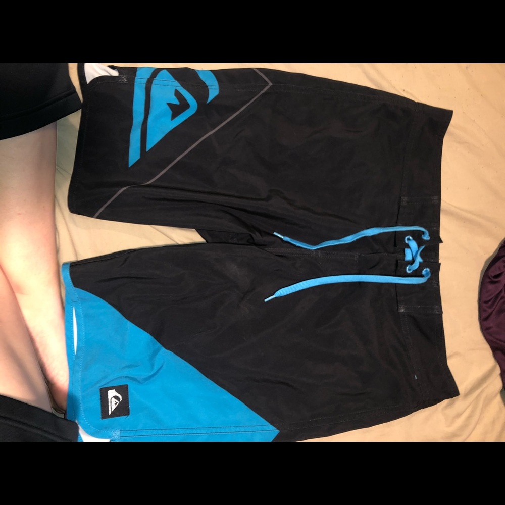 men’s swim trunks